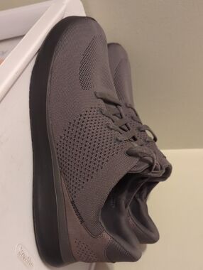 Kizik Sneakers 11.5 Wide (Men)